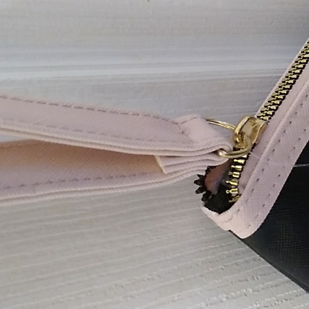 Nwt Zippered Clutch or Wristlet - Picture 3 of 4